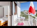 Appartements Jere - 30 m from beach: A1(4+1), A2(2+1) Vinisce - Riviera de Trogir  - Appartement - A1(4+1): terrasse