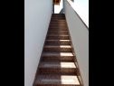 Maisons de vacances More - garden shower: H(10+2) Vinisce - Riviera de Trogir  - Croatie  - escalier