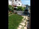 Maisons de vacances More - garden shower: H(10+2) Vinisce - Riviera de Trogir  - Croatie  - komin