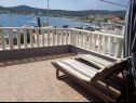 Appartements Josip - 5 m from beach: A1(6) Vinisce - Riviera de Trogir  - Appartement - A1(6): terrasse