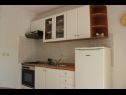 Appartements Ružica - 50m from the sea A1-Ruža(4), A2-Magnolija(3), A3-Orhideja(4) Lukoran - Île de Ugljan  - Appartement - A1-Ruža(4): cuisine salle à manger