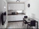 Appartements Fuzi - 50 m from sea: A1(2+1), SA4(2) Bibinje - Riviera de Zadar  - Studio appartement - SA4(2): cuisine salle à manger