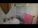 Appartements Fuzu - 50 m from sea: A2(2+1), SA3(2) Bibinje - Riviera de Zadar  - Studio appartement - SA3(2): salle de bain W-C