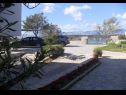 Appartements Blue Skies - 30 m from the sea: A1(4+1), A2(2+2), SA3(2+1) Ljubac - Riviera de Zadar  - cour