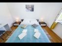 Appartements Ivanac - close to the beach A1 (6+2), A2 (2+2), A3 (2+2) Ljubac - Riviera de Zadar  - Appartement - A1 (6+2): chambre &agrave; coucher