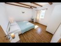 Appartements Ivanac - close to the beach A1 (6+2), A2 (2+2), A3 (2+2) Ljubac - Riviera de Zadar  - Appartement - A2 (2+2): chambre &agrave; coucher