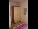 Appartements Davor - 20m from sea : A1(2+2), A2(2+2), A3(6) Mali Iz (Île de Iz) - Riviera de Zadar  - Appartement - A1(2+2): chambre &agrave; coucher