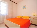 Appartements Mirko - 100m from the sea: A2(9) Nin - Riviera de Zadar  - Appartement - A2(9): chambre &agrave; coucher