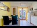 Appartements Bosko - 30m from the sea with parking: A1(2+1), SA2(2), A3(2+1), A4(4+1) Nin - Riviera de Zadar  - Appartement - A3(2+1): cuisine salle à manger