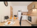 Appartements Bosko - 30m from the sea with parking: A1(2+1), SA2(2), A3(2+1), A4(4+1) Nin - Riviera de Zadar  - Appartement - A4(4+1): cuisine salle à manger
