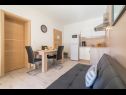 Appartements Bosko - 30m from the sea with parking: A1(2+1), SA2(2), A3(2+1), A4(4+1) Nin - Riviera de Zadar  - Appartement - A4(4+1): séjour