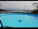 Appartements Ljilja - 10m from the sea with parking: A2(2+2), A3(2+2), A4(12) Nin - Riviera de Zadar  - piscine