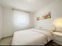 Appartements JoRa - family friendly with parking space: A1-Angel(4), A2-Veronika(4) Nin - Riviera de Zadar  - Appartement - A1-Angel(4): chambre &agrave; coucher