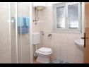 Appartements Mari - 100 m from beach: A1(4), A2(4) Petrcane - Riviera de Zadar  - Appartement - A1(4): salle de bain W-C