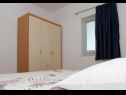 Appartements Mari - 100 m from beach: A1(4), A2(4) Petrcane - Riviera de Zadar  - Appartement - A1(4): chambre &agrave; coucher