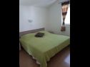 Appartements Mari - 100 m from beach: A1(4), A2(4) Petrcane - Riviera de Zadar  - Appartement - A2(4): chambre &agrave; coucher