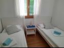 Appartements Kike - 60 meters from the beach: A1(4+1), A2(4+1), A3(4+1), SA1(2) Petrcane - Riviera de Zadar  - Appartement - A2(4+1): chambre &agrave; coucher