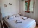 Appartements Kike - 60 meters from the beach: A1(4+1), A2(4+1), A3(4+1), SA1(2) Petrcane - Riviera de Zadar  - Appartement - A2(4+1): chambre &agrave; coucher
