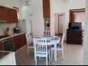 Appartements Kike - 60 meters from the beach: A1(4+1), A2(4+1), A3(4+1), SA1(2) Petrcane - Riviera de Zadar  - Appartement - A2(4+1): cuisine salle à manger