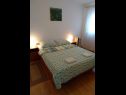 Appartements Dobri - 500 m from beach: A5(2), A4(2+2), A3(2+2), A2(2+2), A6(2+1) Sabunike - Riviera de Zadar  - Appartement - A2(2+2): chambre &agrave; coucher