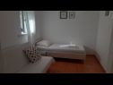 Appartements Dobri - 500 m from beach: A5(2), A4(2+2), A3(2+2), A2(2+2), A6(2+1) Sabunike - Riviera de Zadar  - Appartement - A6(2+1): chambre &agrave; coucher
