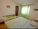 Appartements Velebit - 130m to the beach: A1(5+1), A2(7) Starigrad-Paklenica - Riviera de Zadar  - Appartement - A2(7): chambre &agrave; coucher