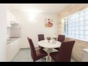Appartements Old Stone: SA1(2), A2(4+1), SA4(2) Sukosan - Riviera de Zadar  - Appartement - A2(4+1): cuisine salle à manger
