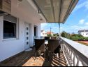 Appartements Ana - 120 m from the beach A1(4), A2(2+1) Sukosan - Riviera de Zadar  - Appartement - A2(2+1): terrasse couverte