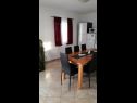Appartements Mare - 20 m from beach: A1(4+4), A2(2+2), A3(2+2) Sukosan - Riviera de Zadar  - Appartement - A1(4+4): cuisine salle à manger