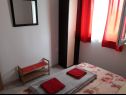 Appartements Mare - 20 m from beach: A1(4+4), A2(2+2), A3(2+2) Sukosan - Riviera de Zadar  - Appartement - A3(2+2): chambre &agrave; coucher