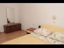 Appartements Vinko - big terrace and grill A5(2+1), SA6(2)Crveni, SA7(2)Plavi Vir - Riviera de Zadar  - Appartement - A5(2+1): chambre &agrave; coucher