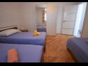 Maisons de vacances Branka - 80 m from beach: H(5) Vir - Riviera de Zadar  - Croatie  - H(5): chambre &agrave; coucher