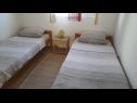 Appartements Vanja - terrace & BBQ A1(4+2), A2(4+1) Vir - Riviera de Zadar  - Appartement - A1(4+2): chambre &agrave; coucher