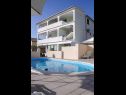 Appartements Nenad - with pool; A1(4+1), A2(4+1), SA3(3), SA4(3), A5(2+2) Vrsi - Riviera de Zadar  - maison