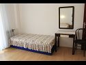 Appartements et chambres Jagoda - comfy and cozy : A1 Lijevi (3+2), A2 Desni (3+2), R1(4) Zadar - Riviera de Zadar  - Chambre - R1(4): chambre &agrave; coucher