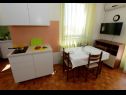 Appartements Ankica - 150 m from beach: A1(2+2), A2(5), A3(4+1), A4(2+2) Zadar - Riviera de Zadar  - Appartement - A1(2+2): cuisine salle à manger