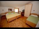 Appartements Ankica - 150 m from beach: A1(2+2), A2(5), A3(4+1), A4(2+2) Zadar - Riviera de Zadar  - Appartement - A2(5): chambre &agrave; coucher