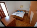 Appartements Ankica - 150 m from beach: A1(2+2), A2(5), A3(4+1), A4(2+2) Zadar - Riviera de Zadar  - Appartement - A3(4+1): chambre &agrave; coucher