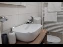 Appartements Inga A1(4+1) Zadar - Riviera de Zadar  - Appartement - A1(4+1): salle de bain W-C
