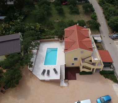 Appartements Šara - with pool: A1(4+2), A2(2+2), A3(2+2) Drage - Riviera de Biograd 