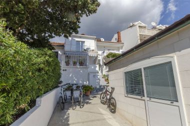 Appartements et chambres Mini - parking: SA1(2), R1(2) s balkonom Bol - Île de Brac 