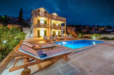 Maisons de vacances Villa Gold - private pool & grill: H(12+4) Splitska - Île de Brac  - Croatie 