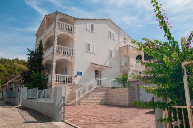 Appartements Boze - 100 m from sea : A1(2+2), A2(2+2), SAB1(2+1), SAB2(2+1) Mastrinka - Île de Ciovo 