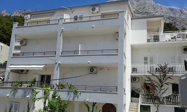 Appartements Josip - 150 m from beach with free parking A1(3), A2(5), A3(2+2), SA4(2+1), SA5(3), A6(4) Baska Voda - Riviera de Makarska 