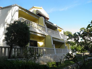 Appartements Angela -  with beautiful courtyard: A1(2), SA1(2), SA2(2), SA3(2+1) Brela - Riviera de Makarska 