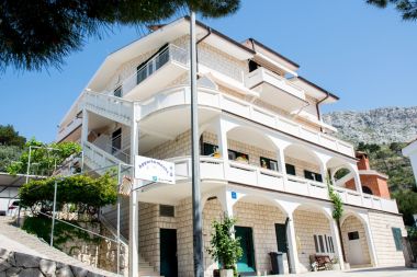 Appartements Ante - 200 m from sea : A1(2+1), A2(2+1), A3(2+2), A5(2+1), A6(2+1), A7(2), A8(2+1) Duce - Riviera de Omis 