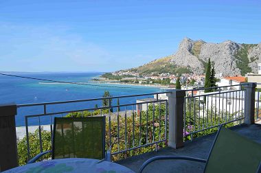 Appartements Iva - with beautiful view: A1(4+1) Omis - Riviera de Omis 