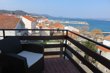 Appartements Marin - 100m from the beach with parking: A mali (2+2), A2(6), A1(6) Tkon - Île de Pasman 