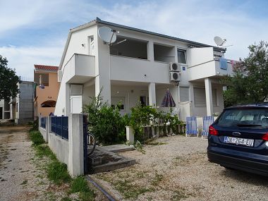 Appartements Zita - 50 m from sea: A1(4) Rogoznica - Riviera de Sibenik 
