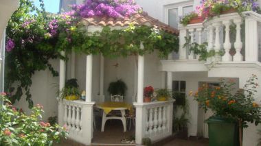 Appartements Ksenija - with garden & BBQ: SA1(2+1), SA2(2+1), SA3(2+1), A4(2+2), A5(2+2) Vodice - Riviera de Sibenik 